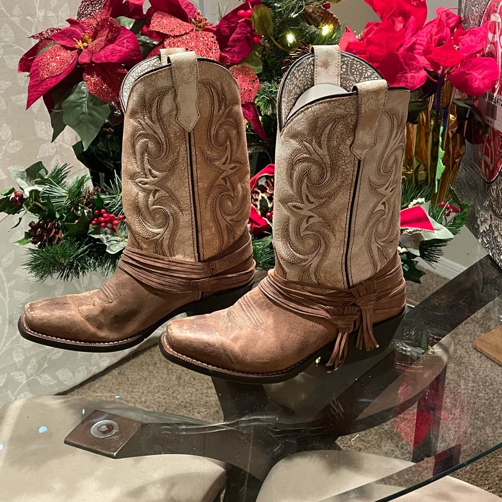 Laredo Women’s Size 7 Myra Cowboy Boots, Sand/White and Super Cute!